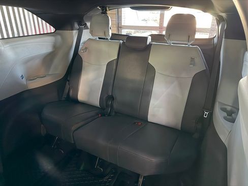 Used 2024 Toyota Sienna XSE AWD/4WD image 19