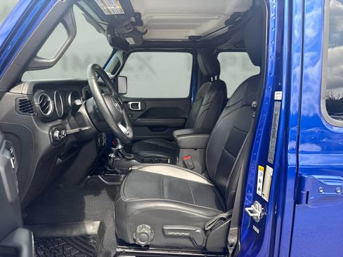 Used 2018 Jeep Wrangler Unlimited Sahara w/ Dual Top Group AWD/4WD image 6