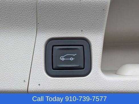 Used 2023 GMC Acadia Denali w/ Denali Ultimate Package FWD image 38