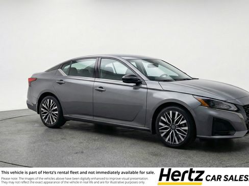 Used 2025 Nissan Altima 2.5 SV FWD image 1