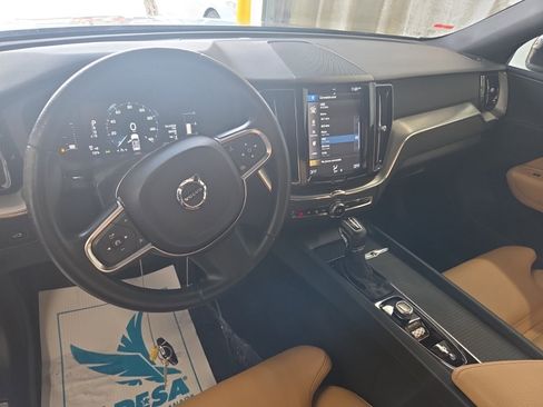 Used 2019 Volvo XC60 T5 Momentum w/ Premium Package image 15