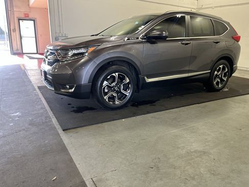 Used 2019 Honda CR-V Touring image 3