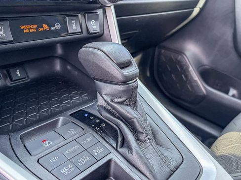 Used 2021 Toyota RAV4 XLE w/ Convenience Package image 19