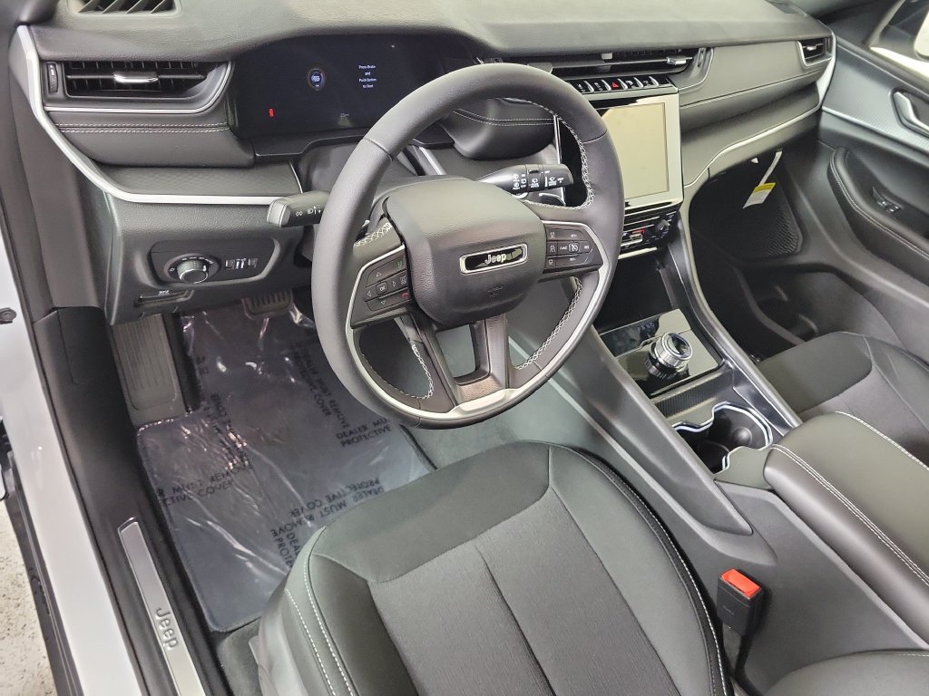 New 2026 Jeep Grand Cherokee Laredo RWD image 11