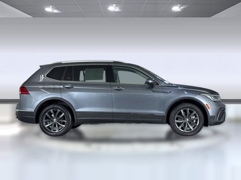 Used 2022 Volkswagen Tiguan SE FWD image 8