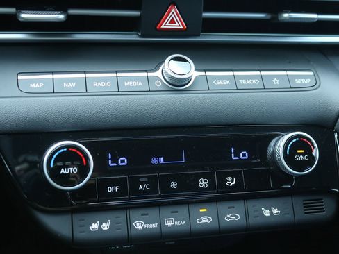 New 2025 Hyundai Elantra Limited image 26