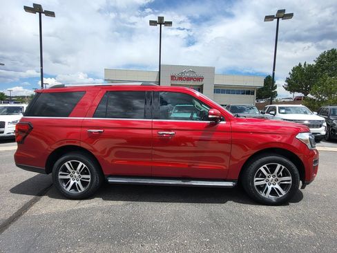 Used 2022 Ford Expedition Limited AWD/4WD image 3