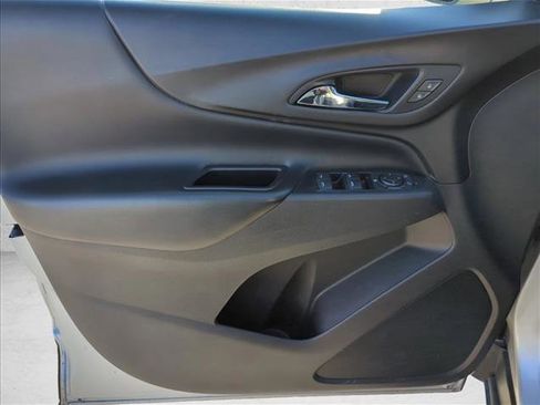 Used 2018 Chevrolet Equinox LT image 10