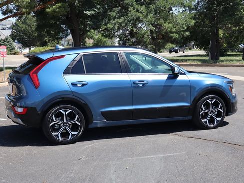 Used 2023 Kia Niro EX Touring FWD image 4