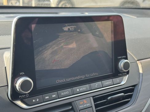 Used 2025 Nissan Altima 2.5 SV image 17