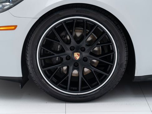 Certified 2023 Porsche Panamera Platinum Edition image 12
