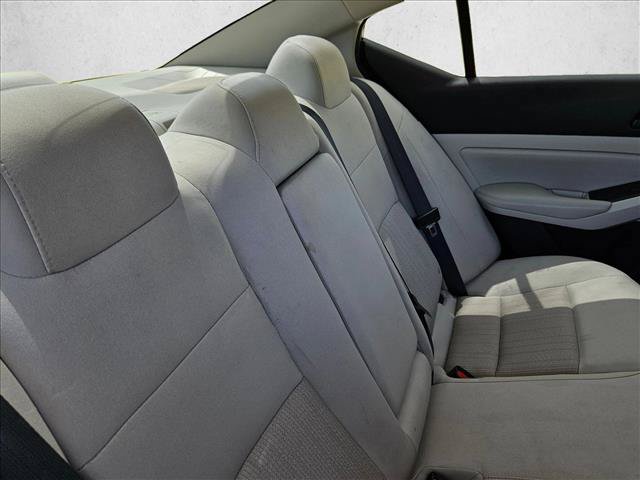 Used 2025 Nissan Altima 2.5 SV FWD image 14