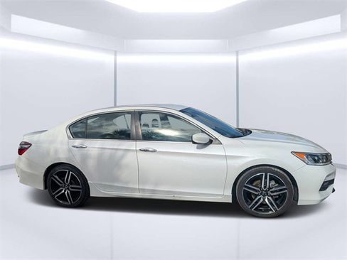 Used 2016 Honda Accord Sport image 2