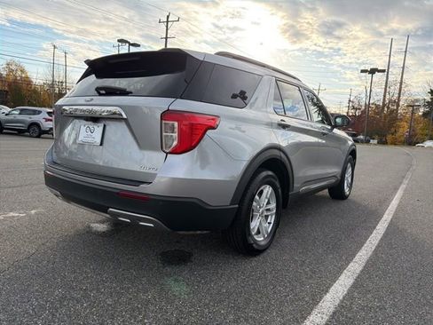 Used 2022 Ford Explorer XLT w/ Equipment Group 202A image 9
