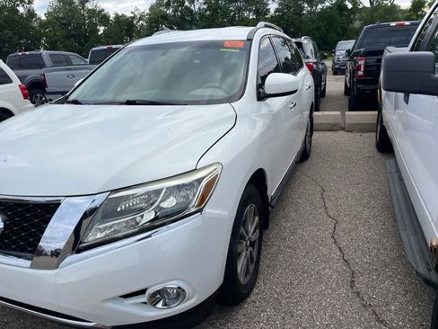 Used 2014 Nissan Pathfinder SL w/ SL Tech Package AWD/4WD image 4