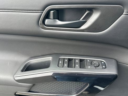 New 2025 Nissan Pathfinder SV image 11