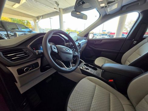 New 2025 Ford Escape Active w/ Cold Weather Package image 10
