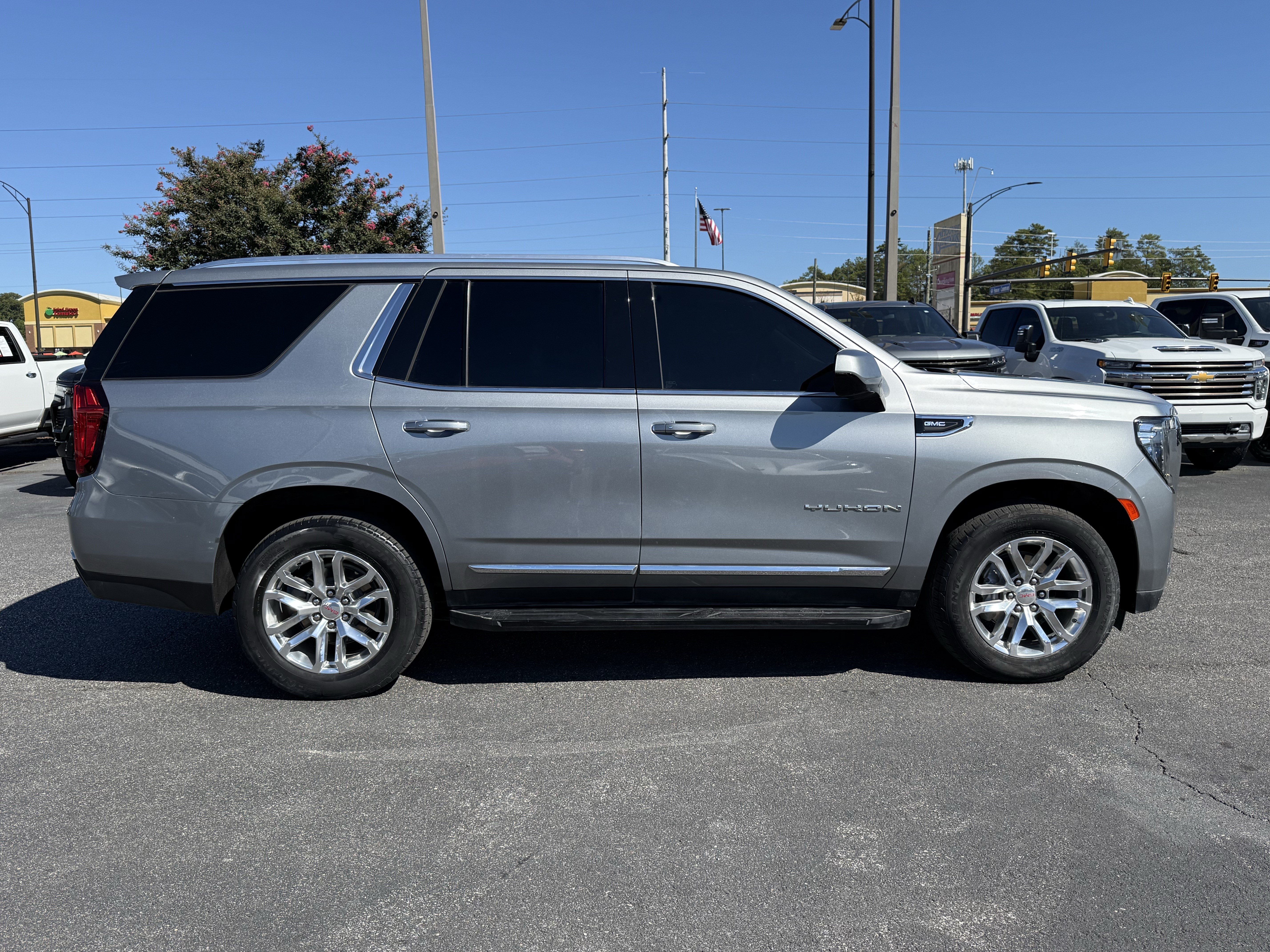 Used 2023 GMC Yukon SLT RWD image 11