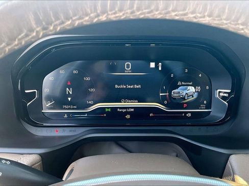 Used 2022 GMC Yukon XL Denali image 13