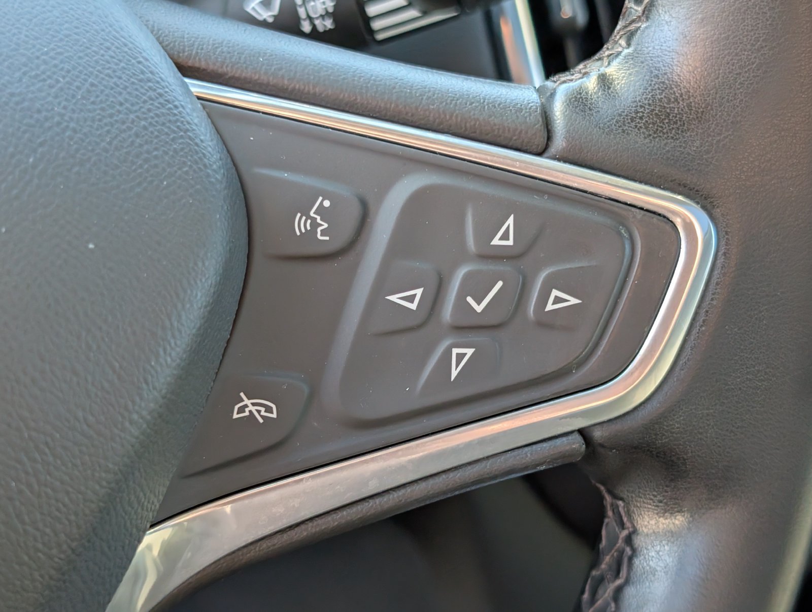 Used 2023 Chevrolet Equinox LT FWD image 24