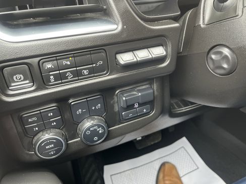 Used 2022 Chevrolet Suburban High Country image 26