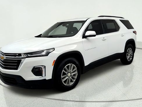 Certified 2023 Chevrolet Traverse LT FWD image 1