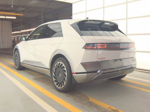 Used 2024 Hyundai Ioniq 5 Limited image 4