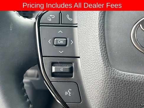 Used 2024 Toyota Prius XLE FWD image 7