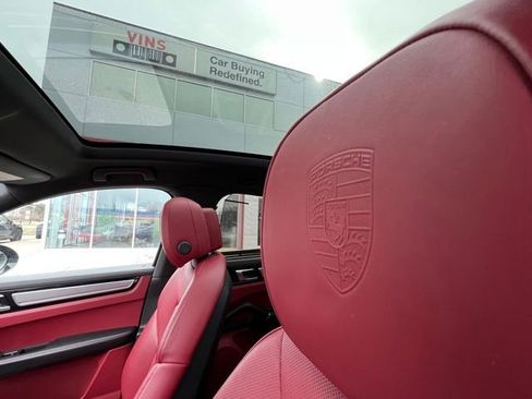 Used 2023 Porsche Cayenne Platinum Edition image 18