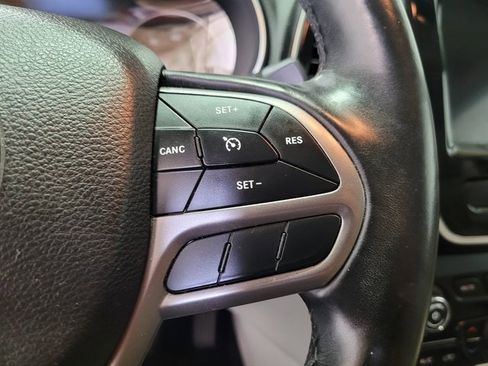 Used 2019 Jeep Cherokee Limited image 31