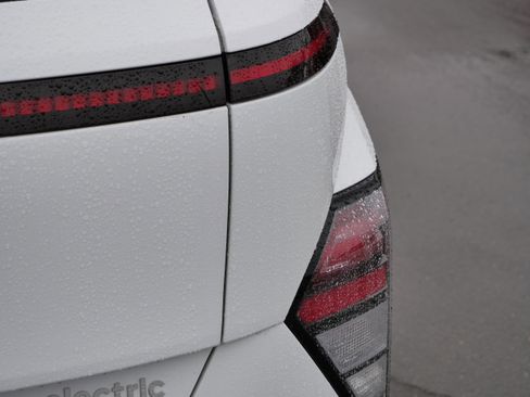 Certified 2024 Hyundai Kona SEL image 17