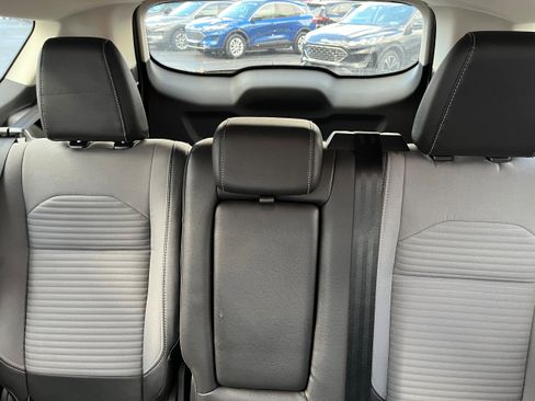 Used 2017 Ford Escape SE w/ Equipment Group 201A image 9