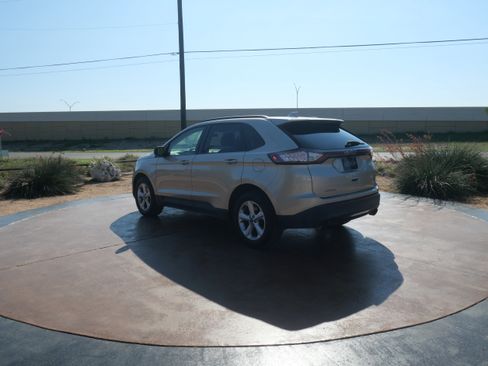 Used 2018 Ford Edge SE image 4