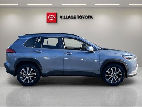 Certified 2024 Toyota Corolla Cross XLE image 6