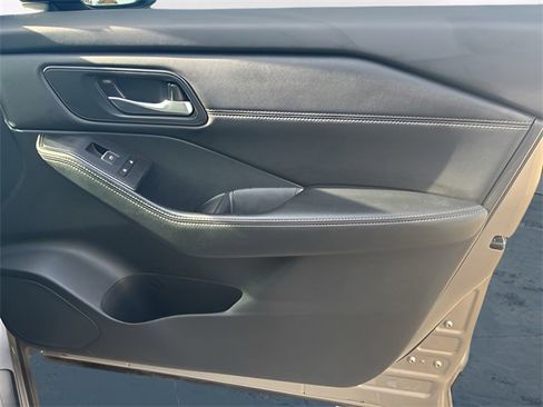 Used 2024 Nissan Rogue SL w/ SL Premium Package image 14