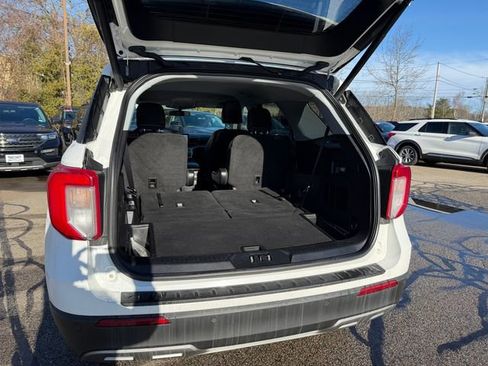 Certified 2022 Ford Explorer XLT w/ Equipment Group 202A AWD/4WD image 11