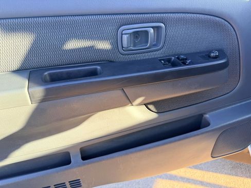 Used 2004 Nissan Frontier XE Desert Runner w/ (VTP) Value Truck Pkg image 15