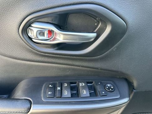 Used 2020 Jeep Cherokee Latitude image 15