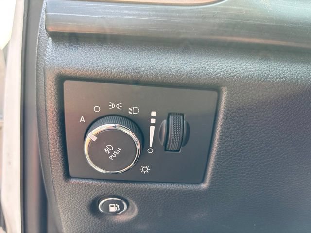 Used 2019 Jeep Grand Cherokee Altitude AWD/4WD image 15