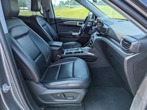 Used 2022 Ford Explorer XLT w/ Equipment Group 202A image 22