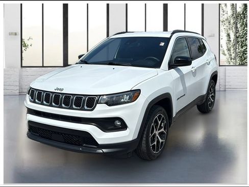 Used 2024 Jeep Compass Latitude AWD/4WD image 1