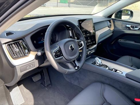 New 2026 Volvo XC60 T8 Plus w/ Climate Package PRO AWD/4WD image 8