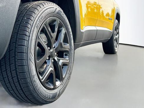 Used 2018 Jeep Renegade Altitude AWD/4WD image 9