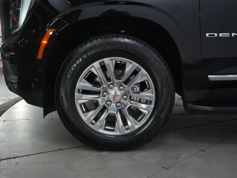 Used 2025 GMC Yukon XL Denali AWD/4WD image 31