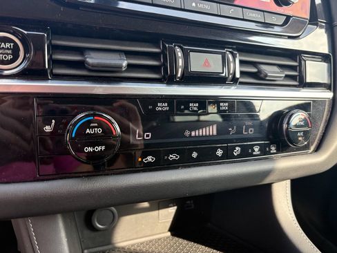 Used 2024 Nissan Pathfinder SV image 20