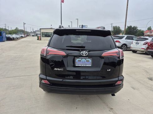 Used 2018 Toyota RAV4 LE FWD image 7