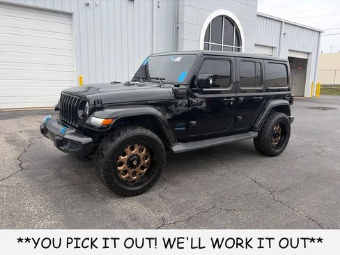 Used 2022 Jeep Wrangler Unlimited Sahara AWD/4WD image 3