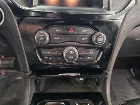 Used 2017 Chrysler 300 S RWD image 19