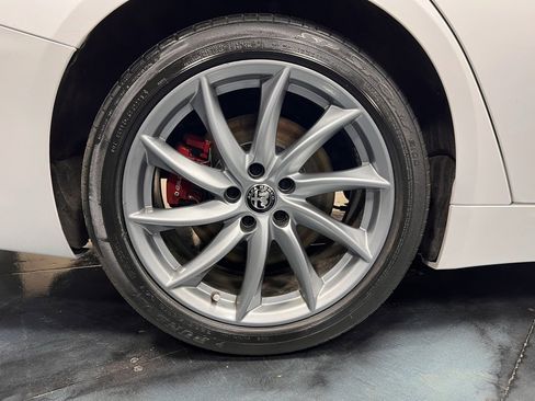 Used 2021 Alfa Romeo Giulia Ti w/ Nero Edizione image 31