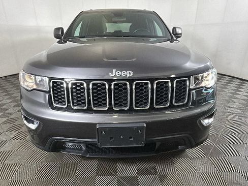 Used 2019 Jeep Grand Cherokee Laredo AWD/4WD image 8